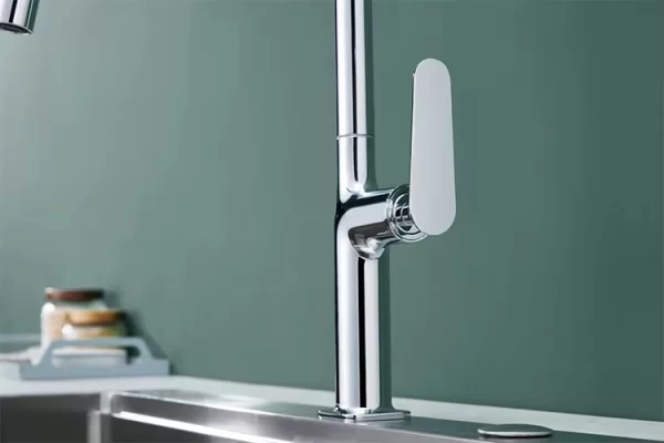 Mosiężna bateria kuchenna stojąca z wyciąganą wylewką dwa tryby wodospad i deszczownia jedna dziura KF10311
