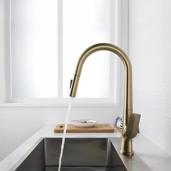 Biała bateria stojąca kuchenna okrągła bateria zlewu kuchennego z wysuwanym wylewem smukły design KF10121